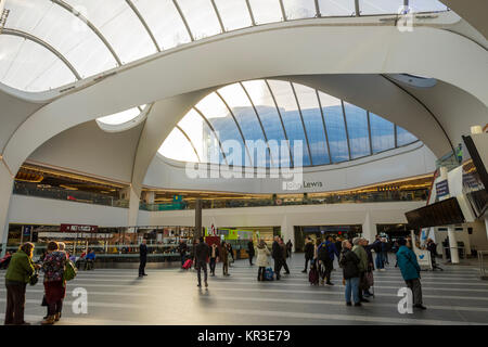 Das Atrium in New Street Bahnhof Grand Central Komplex, Birmingham, England, Großbritannien Stockfoto