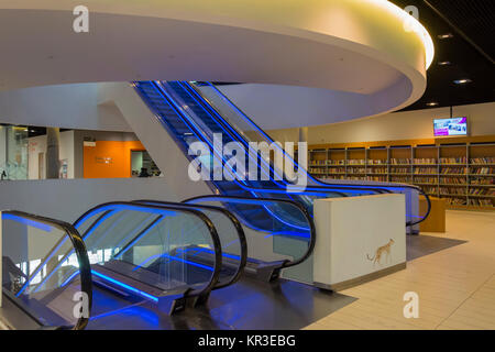 Fahrtreppen in der rotunde an der Bibliothek von Birmingham, Centenary Square, Birmingham, England, Großbritannien Stockfoto