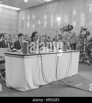 Die Legionärskrankheit Anhörung im Senat, die während des Ausbruchs der 70er Jahre. Us-Rep Elliott Levitas Georgiens 5. kongreßbezirk an?, 1977. Anhörung im Senat auf die Legionärskrankheit?. an der CDC 1977 statt. Mit freundlicher CDC/Stafford Smith. Stockfoto