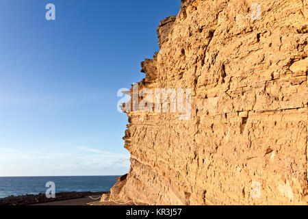 Rock in Lanzarote mit blauem Himmel Stockfoto