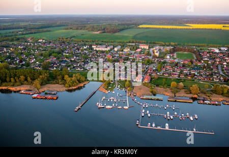 Rechlin von der kleinen Müritz, Rechlin, Mecklenburgische Seenplatte, Mecklenburger Seenplatte, Mecklenburg-Vorpommern, Deutschland, Rechlin gesehen, Mich Stockfoto