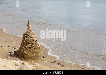 Sandburg am Strand Stockfoto