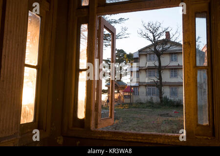 Innenraum der Bantony Schloss, der Kolonialzeit Maharaja Palast ein Museum zu werden, in Shimla, Indien verlassen Stockfoto