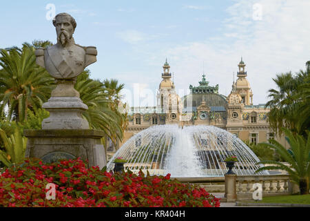 Statue vor dem berühmten Grand Casino von Monte Carlo in Monaco Stockfoto