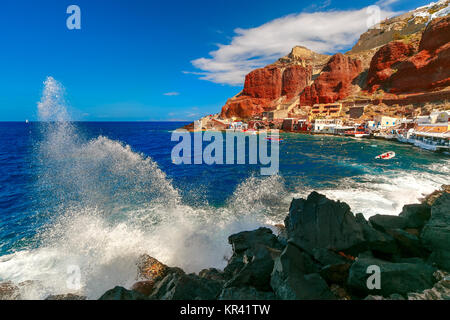 Hafen Amoudi Oia oder Ia, Santorini, Griechenland Stockfoto