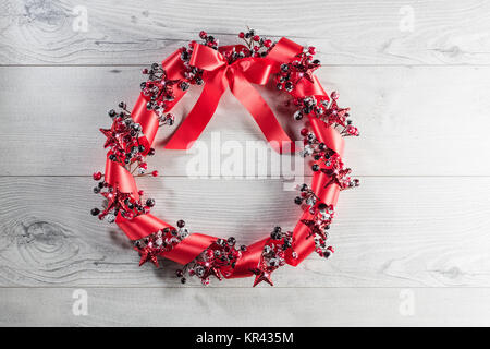 Weihnachten Kranz in Rot mit Band Stockfoto