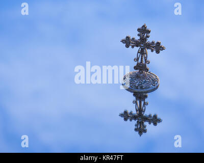 Kreuz am Himmel Stockfoto