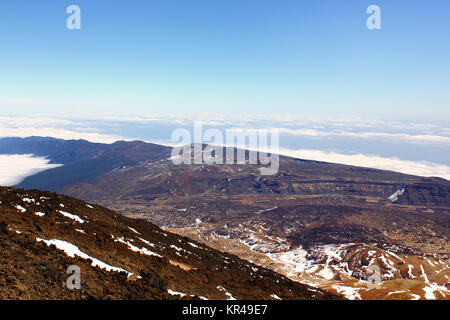 Wolken und Berge in der Nähe von Vulkan Teide Stockfoto