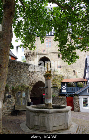 Löwenbrunnen in der historischen Altstadt, Idstein, Hessen, Deutschland Stockfoto