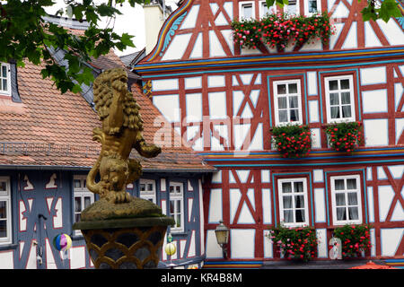 Löwenbrunnen in der historischen Altstadt, Idstein, Hessen, Deutschland Stockfoto