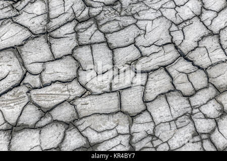 Risse im getrockneten Boden Stockfoto