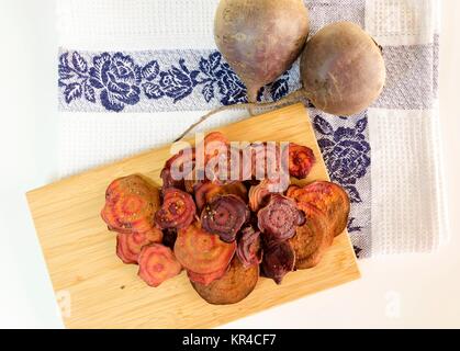 Rote Bete-chips Stockfoto