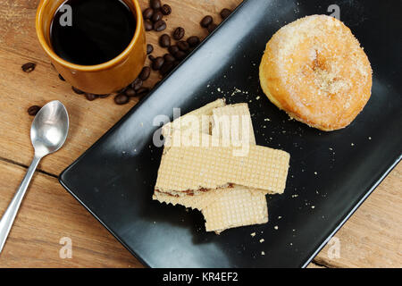 Kaffee und Wafer Stick und Donuts Zucker Stockfoto