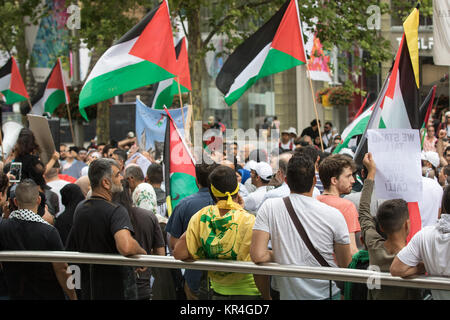 Sydney, Australien. 17. Dezember 2017. Die Palästinenser und ihre Unterstützer außerhalb von Sydney Rathaus versammelten sich vor dem Marsch zum Generalkonsulat von t Stockfoto