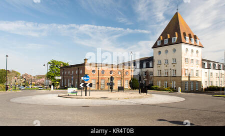 Dorchester, England, UK - abgeschlossen 7. Mai 2016 - Straßen von neuen Häusern und Wohnanlagen in Verkehrssysteme, Prinz Charles Neustadt unter construc Stockfoto