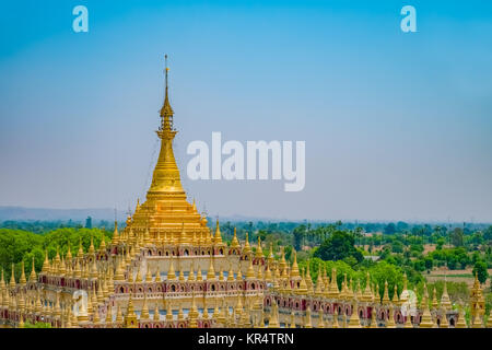 Schöne buddhistische Pagode in Monywa Stockfoto