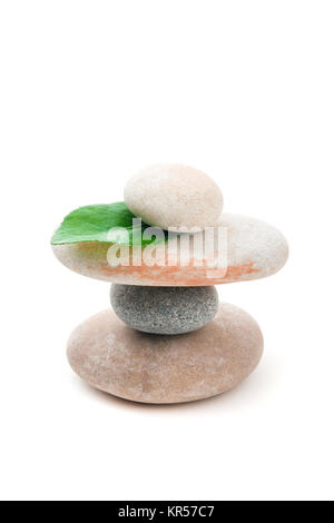 Balancing zen Steine isoliert Stockfoto