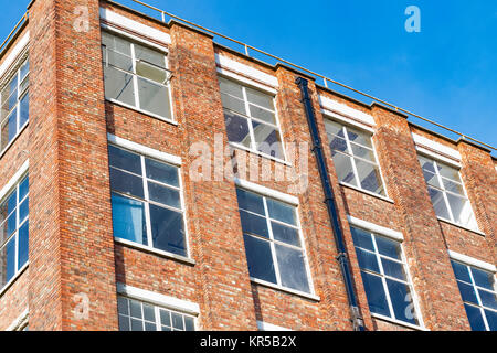 Fassade eines verlassenen Gebäude in Großbritannien Stockfoto