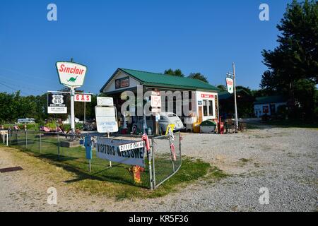 PARIS SPRINGS, USA - 19. JULI 2017: Gay Parita Sinclair Gas Station, eine Route 66 Legende. Eigentümer: Gary Turner. Dies ist eine Nachbildung eines ca. 1930 Gas s Stockfoto