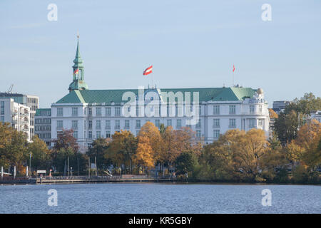 Hotel Atlantic an der Außenalster im Herbst, Hamburg, Deutschland, Europa ich Hotel Atlantic an der Außenalster im Herbst, Hamburg, Deutschland Stockfoto