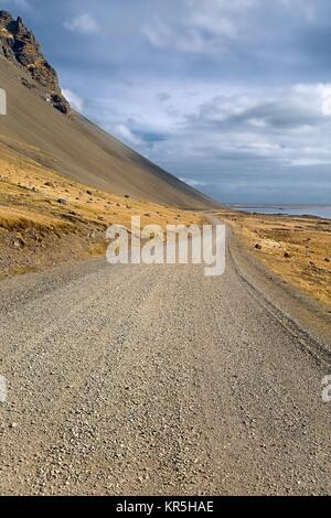 Schotterstraße auf Island Stockfoto