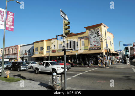 Ecke Los Angeles Street und E 4th St in der Nähe von Little Tokio in der Innenstadt von Los Angeles, Kalifornien, USA KATHY DEWITT Stockfoto