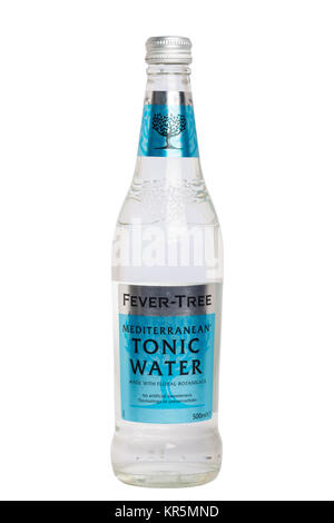 Eine Flasche Fever-Tree mediterrane Tonic Water auf weißem Hintergrund Stockfoto