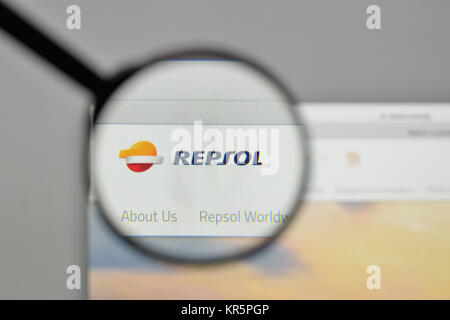 Mailand, Italien - 1. November 2017: logo Repsol auf der Homepage. Stockfoto