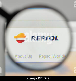 Mailand, Italien - 1. November 2017: logo Repsol auf der Homepage. Stockfoto