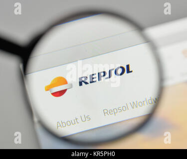 Mailand, Italien - 1. November 2017: logo Repsol auf der Homepage. Stockfoto