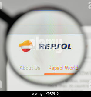 Mailand, Italien - 1. November 2017: logo Repsol auf der Homepage. Stockfoto