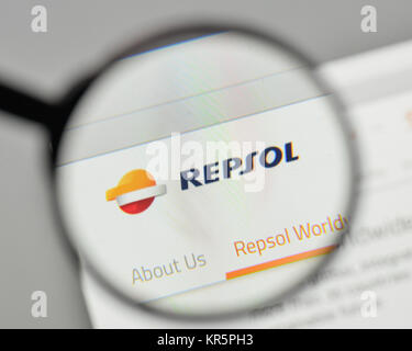 Mailand, Italien - 1. November 2017: logo Repsol auf der Homepage. Stockfoto