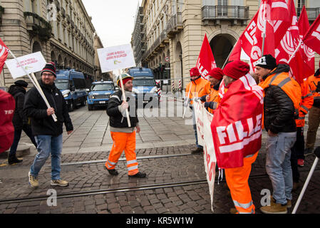 Turin, Piemont, Italien. 18 Dez, 2017. Turin, Italy-December 18, 2017: Nationale demonstration Streik in der Baubranche in Turin Credit: Stefano Guidi/ZUMA Draht/Alamy leben Nachrichten Stockfoto