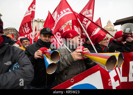 Turin, Piemont, Italien. 18 Dez, 2017. Turin, Italy-December 18, 2017: Nationale demonstration Streik in der Baubranche in Turin Credit: Stefano Guidi/ZUMA Draht/Alamy leben Nachrichten Stockfoto