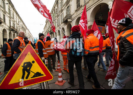 Turin, Piemont, Italien. 18 Dez, 2017. Turin, Italy-December 18, 2017: Nationale demonstration Streik in der Baubranche in Turin Credit: Stefano Guidi/ZUMA Draht/Alamy leben Nachrichten Stockfoto