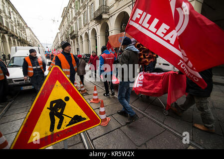 Turin, Piemont, Italien. 18 Dez, 2017. Turin, Italy-December 18, 2017: Nationale demonstration Streik in der Baubranche in Turin Credit: Stefano Guidi/ZUMA Draht/Alamy leben Nachrichten Stockfoto