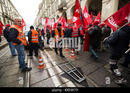 Turin, Piemont, Italien. 18 Dez, 2017. Turin, Italy-December 18, 2017: Nationale demonstration Streik in der Baubranche in Turin Credit: Stefano Guidi/ZUMA Draht/Alamy leben Nachrichten Stockfoto