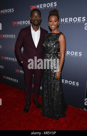 New York City, USA. 17. Dezember, 2017. Sterling Brown und Ryan Michelle Bathe besuchen CNN Helden 2017 im Amerikanischen Museum für Naturgeschichte am 17. Dezember 2017 in New York City. Credit: Erik Pendzich/Alamy leben Nachrichten Stockfoto