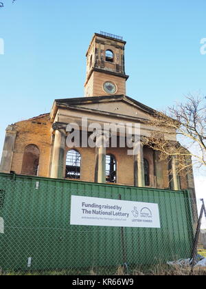 Sheerness, Kent, Großbritannien. 19 Dez, 2017. Sheerness Dockyard Kirche Vertrauen (Vorsitzende wird Palin Sohn von Michael Palin) hat Hugh Broughton Architekten auf die Restaurierung, die darauf abzielt, die Grad II * denkmalgeschützte Gebäude am Eingang der ehemaligen Königlichen Werft auf der Insel Sheppey zu verwandeln, im Jahr 2001 durch einen Brand schwer beschädigt. Dies ist eine wegweisende £ 4,75 m Heritage Lottery Fund Projekt (zusätzliche Mittel aus historischen England). Das Gebäude ist ein architektonisches Meisterwerk und eines der wichtigsten Gebäude in Gefahr in den Südosten. Credit: James Bell/Alamy leben Nachrichten Stockfoto