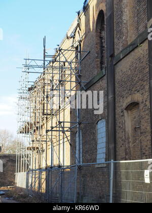 Sheerness, Kent, Großbritannien. 19 Dez, 2017. Sheerness Dockyard Kirche Vertrauen (Vorsitzende wird Palin Sohn von Michael Palin) hat Hugh Broughton Architekten auf die Restaurierung, die darauf abzielt, die Grad II * denkmalgeschützte Gebäude am Eingang der ehemaligen Königlichen Werft auf der Insel Sheppey zu verwandeln, im Jahr 2001 durch einen Brand schwer beschädigt. Dies ist eine wegweisende £ 4,75 m Heritage Lottery Fund Projekt (zusätzliche Mittel aus historischen England). Das Gebäude ist ein architektonisches Meisterwerk und eines der wichtigsten Gebäude in Gefahr in den Südosten. Credit: James Bell/Alamy leben Nachrichten Stockfoto