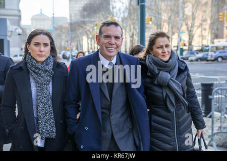 New York, Vereinigte Staaten. 19 Dez, 2017. Juan Angel Napout (ehemaliger Präsident der Conmebol) gesehen an den Bundesgerichtshof von Brooklyn in New York Ankunft in den Vereinigten Staaten für einen anderen Tag auf seinen Prozess vor den Vereinigten Staaten Gerechtigkeit dieser Dienstag, 19. (Foto: VANESSA CARVALHO/BRASILIEN FOTO PRESSE) Credit: Brasilien Foto Presse/Alamy leben Nachrichten Stockfoto