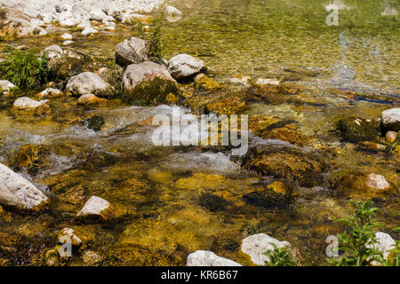 Stream über Felsen Natur Stockfoto