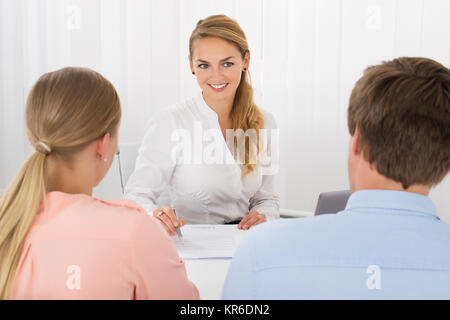 Berater Übersicht Dokument zu koppeln. Stockfoto