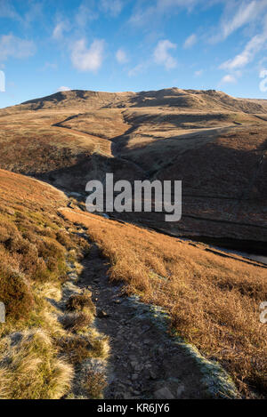 Schönen winter Morgen bei Willam Clough und Sandy Heys im Peak District, Derbyshire, England. Route zu Kinder Scout. Stockfoto