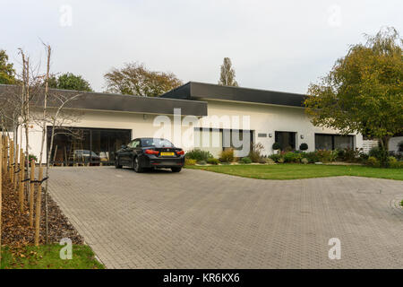 Moderne 1-geschossiges Einfamilienhaus in 2017 auf dem Gelände des inzwischen abgerissenen Horton Hall, Northamptonshire, England Stockfoto