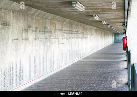 Thames Barrier Durchgang in London, Teil der Thames Path National Trail Stockfoto