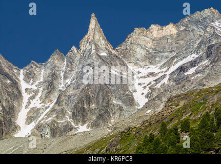 aiguille de la tsa und die Dents de tsalion Stockfoto