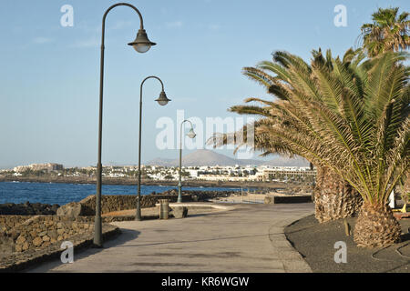 Promenade in Costa Teguise, Lanzarote, Spanien Stockfoto