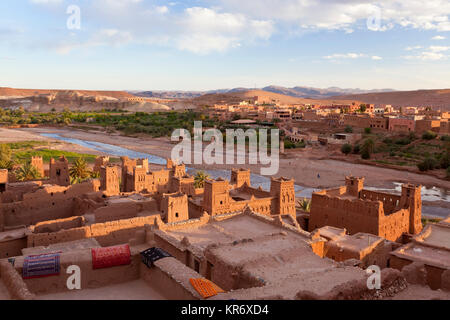 Hohen winkel Blick über die Dächer von Ait Ben Haddou Ksar, Atlas, Marokko. Stockfoto