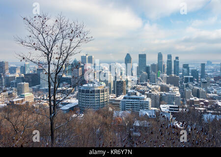 Montreal, CA - 17. Dezember 2017: Skyline von Montreal aus Kondiaronk Belvedere Stockfoto